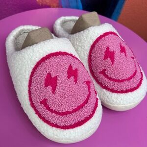 Pink Smiley Face Lightning Bolt Eyes Womens 6.5-7.5 / 37-38‎ Slippers Slides NEW